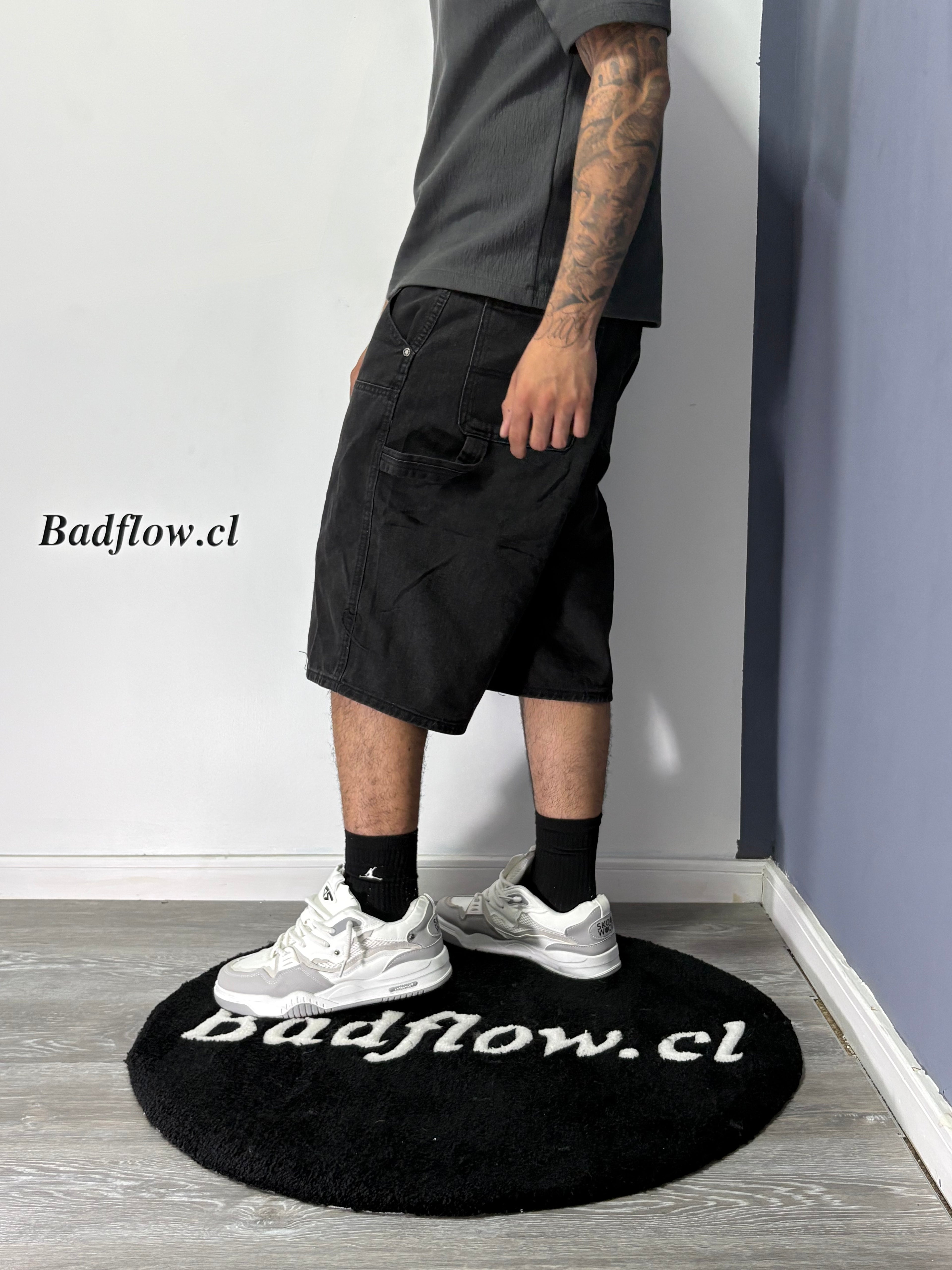 Short Carpenter Black