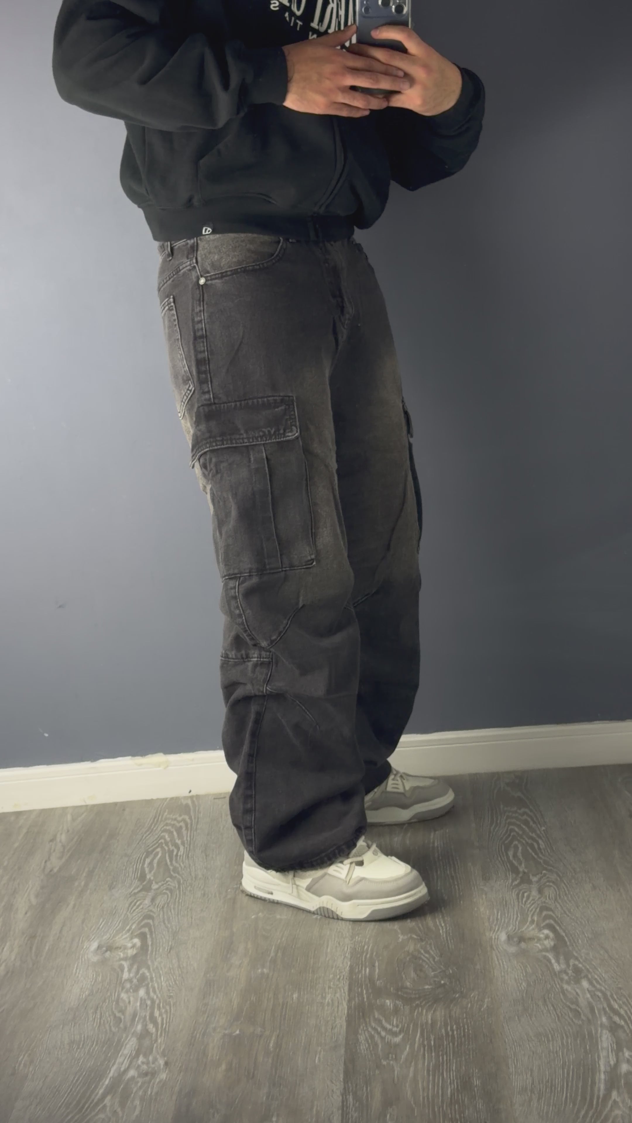 “Carbon” Baggy Jeans